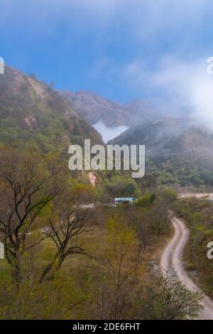 Un viaggio sulla N 9 a nord della provincia Jujuy di Jujuy, Argentina nord-occidentale, America Latina Foto Stock