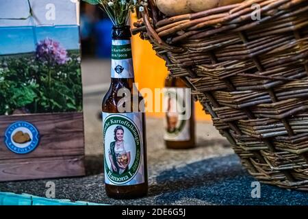 La birra della regina bavarese delle patate a Schrobenhausen, in Germania Foto Stock