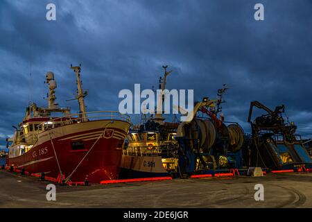 Barche Da Pesca Al Town Pier Di Awara Irlanda Foto Stock