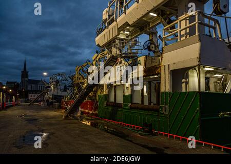 Barche Da Pesca Al Town Pier Di Awara Irlanda Foto Stock