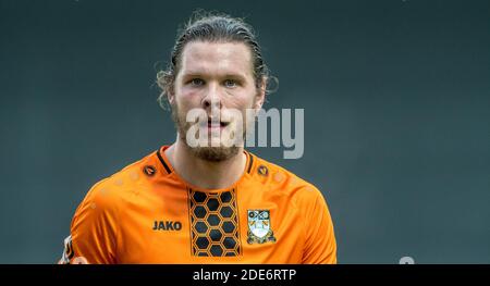 Londra, Regno Unito. 29 Nov 2020. Ben Nugent del Barnet FC durante la seconda partita della fa Cup tra Barnet e Milton Keynes Dons all'Hive, Londra, Inghilterra, il 29 novembre 2020. Foto di Phil Hutchinson. Solo per uso editoriale, è richiesta una licenza per uso commerciale. Nessun utilizzo nelle scommesse, nei giochi o nelle pubblicazioni di un singolo club/campionato/giocatore. Credit: UK Sports Pics Ltd/Alamy Live News Foto Stock