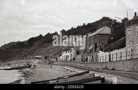 Una vista storica di Marine Parade, Lyme Regis, Dorset, Inghilterra, Regno Unito. Tratto da una cartolina c.. 1912. Foto Stock