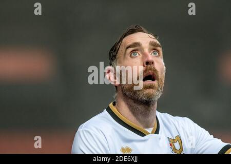 Londra, Regno Unito. 29 Nov 2020. Richard Keogh di Milton Keynes Dons durante la seconda partita della fa Cup tra Barnett e Milton Keynes Dons all'Hive, Londra, Inghilterra, il 29 novembre 2020. Foto di Phil Hutchinson. Solo per uso editoriale, è richiesta una licenza per uso commerciale. Nessun utilizzo nelle scommesse, nei giochi o nelle pubblicazioni di un singolo club/campionato/giocatore. Credit: UK Sports Pics Ltd/Alamy Live News Foto Stock