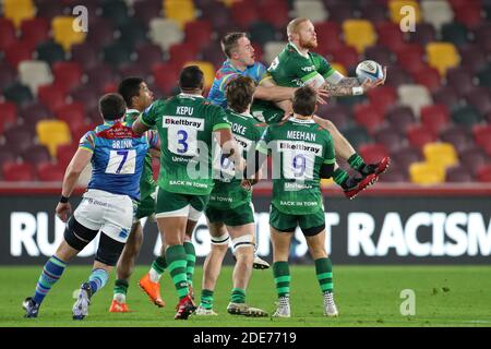 LONDRA, INGHILTERRA. IL 29 NOVEMBRE vince l'high ballLondon Irish full back Tom Homer durante il Gallagher Premiership match tra London Irish e Leicester Tigers al Brentford Community Stadium di Brentford, Londra, domenica 29 novembre 2020. (Credit: Jon Bromley | MI News) Credit: MI News & Sport /Alamy Live News Foto Stock