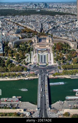 Parigi vista dalla cima della Torre Eiffel Foto Stock