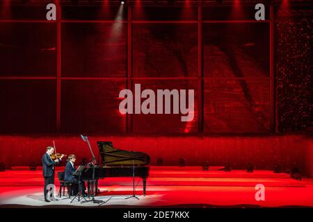 Il violino francese Renaud Capucon e il pianista Guillaume Bellom si esibiscono il 4 gennaio 2019 sul palco del teatro al Maraya, ad al Ula, in Arabia Saudita, nell'ambito del festival 'Winter at Tantora'. Foto di Ammar Abd Rabbo/ABACAPRESS.COM Foto Stock