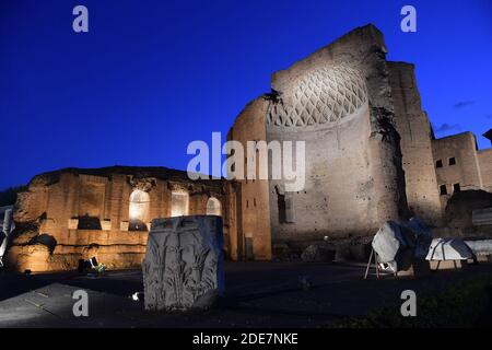 Il Tempio di Venere e Roma a Roma il 2017 aprile. Situata sul colle Veliano, tra il bordo orientale del Foro Romano e il Colosseo, fu dedicata alle dea Venere Felix e Roma Aeterna. L'architetto fu l'imperatore Adriano e la costruzione iniziò nel 121. Fu ufficialmente inaugurato da Adriano nel 135 e terminato nel 141 sotto Antonino Pio. Foto: Eric Vandeville/ABACAPRESS.COM Foto Stock