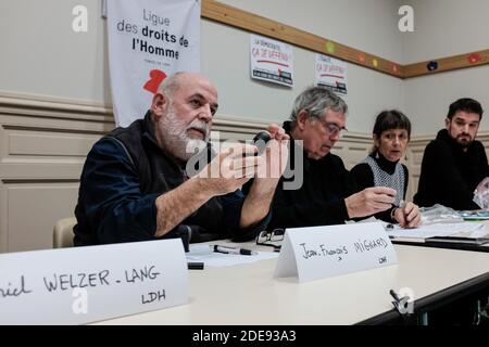 Cartuccia e sfera di LDB 40. L'Osservatorio delle pratiche di polizia di Tolosa (Fondation Copernic, Ligue des Droits de l'Homme e Syndicat des Avocats de France) ha tenuto una conferenza stampa il 29 gennaio 2019 a Tolosa (Francia). Dopo diverse settimane di presenza agli eventi Gilets Jaunes (gialle), i suoi rappresentanti volevano mettere in guardia sui mezzi sproporzionati commessi dalla polizia. Dopo aver notato dieci feriti gravi e centinaia di feriti leggeri, richiedono la fermata dell'uso delle granate sonore / tearga (gli-F4) e flashpalle (LDB). Chiedono anche di interrogare il Foto Stock