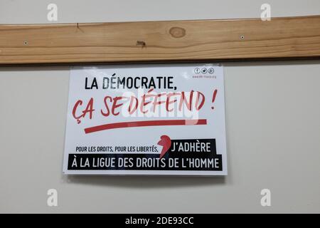 L'Osservatorio delle pratiche di polizia di Tolosa (Fondation Copernic, Ligue des Droits de l'Homme e Syndicat des Avocats de France) ha tenuto una conferenza stampa il 29 gennaio 2019 a Tolosa (Francia). Dopo diverse settimane di presenza agli eventi Gilets Jaunes (gialle), i suoi rappresentanti volevano mettere in guardia sui mezzi sproporzionati commessi dalla polizia. Dopo aver notato dieci feriti gravi e centinaia di feriti leggeri, richiedono la fermata dell'uso delle granate sonore / tearga (gli-F4) e flashpalle (LDB). Essi chiedono anche di interrogare la presenza del Fr Foto Stock