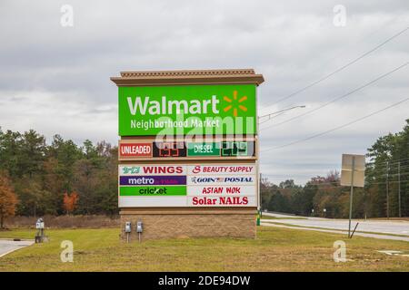 Augusta, GA USA - 11 29 20: Prezzo del gas a Walmart 11.29.20 Foto Stock