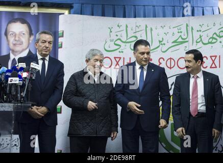 FLN Presidential Alliance, Mouad Bouchareb, Segretario Generale del Rally democratico Nazionale (RND), Ahmed Ouyahia, Presidente del movimento popolare Algerino (MPA), Amara Benyoes, E il presidente del Tadjamoue Amel El Djazair (TAJ), Amar Ghoul, si è riunito alla sede del partito del fronte nazionale di liberazione (FLN) ad Algeri, Algeria il 02 febbraio 2019, ha annunciato che il presidente della Repubblica, Abdelaziz Bouteflika, sarà il loro candidato alle elezioni presidenziali del 18 aprile. Foto di Ammi Louiza/ABACAPRESS.COM Foto Stock