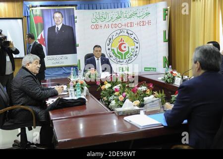 FLN Presidential Alliance, Mouad Bouchareb, Segretario Generale del Rally democratico Nazionale (RND), Ahmed Ouyahia, Presidente del movimento popolare Algerino (MPA), Amara Benyoes, E il presidente del Tadjamoue Amel El Djazair (TAJ), Amar Ghoul, si è riunito alla sede del partito del fronte nazionale di liberazione (FLN) ad Algeri, Algeria, il 02 febbraio 2019 ha annunciato che il presidente della Repubblica, Abdelaziz Bouteflika, sarà il loro candidato alle elezioni presidenziali del 18 aprile. Foto di Ammi Louiza/ABACAPRESS.COM Foto Stock