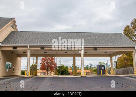 Augusta, GA USA - 11 29 20: Queensborough Bank drive attraverso il bancomat bancario Foto Stock