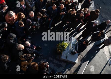 Anne Hidalgo, Sindaco di Parigi, parla al pubblico durante la presentazione di un affresco da parete di un'opera d'arte dell'artista Jean-Jacques Sempe alla presenza dell'artista, Jacques Aidenbaum, Sindaco del 3 ° distretto, Jean Jacques Decaux, presidente di JC Decaux, François Morel attore e regista e Jean Marie Havan artista che dipinse il muro, all'incrocio di Boulevard des Filles du Calvaire e Rue Froissard, 3 ° distretto di Parigi, Francia, Feuary 16, 2019. Foto di Daniel Derajinski/ABACAPRESS.COM Foto Stock