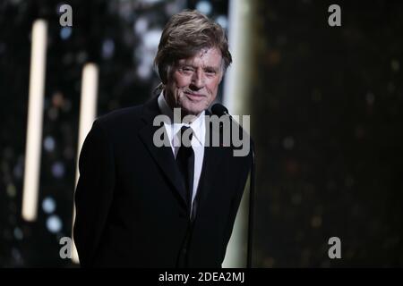 L'attore E regista STATUNITENSE Robert Redford riceve dall'attrice britannica e dal presidente della cerimonia Kristin Scott Thomas (R) il premio d'onore durante la 44° cerimonia annuale dei Cesar Film Awards tenutasi presso la Salle Pleyel di Parigi, Francia, il 22 febbraio 2019. Foto di Nasser Berzane/ABACAPRESS.COM Foto Stock