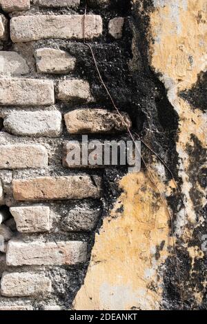 Muro rotto calcestruzzo texture sfondo Foto Stock