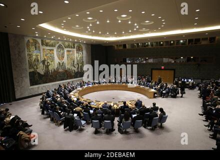 Il Presidente dello Stato di Palestina Mahmoud Abbas attende di rivolgersi al Consiglio di sicurezza delle Nazioni Unite sulla situazione in Medio Oriente presso la sede delle Nazioni Unite martedì 11 febbraio 2020 a New York City. Foto di John Angelillo/UPI Foto Stock