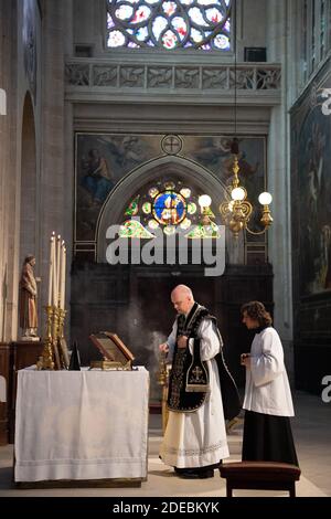 Messa ' Messe pour le repos de l'ame ' per il conte di Parigi, il principe Henri d'Orleans precidato da Chanoine Gilles Annequin alla chiesa di Saint Germain l'Auxerrois il 23 marzo 2910 a Parigi, Francia.Conte di Parigi, il principe Henri di Orleans è morto alle 85 il 21 gennaio 2019. Foto di David Niviere/ABACAPRESS.COM Foto Stock