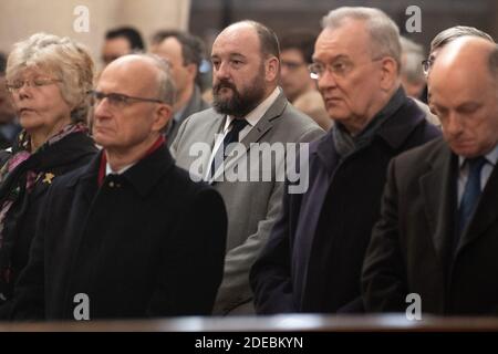 Conte di Parigi, il principe Jean d'Orleans partecipa alla Messa ' Messe pour le repos de l'ame ' per suo padre Conte di Parigi, il principe Henri d'Orleans precidato da Chanoine Gilles Annequin alla chiesa di Saint Germain l'Auxerrois il 23 marzo 2910 a ParisFrance.Photo by David Niviere/ABACAPRESS.COM Foto Stock