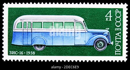 MOSCA, RUSSIA - 25 OTTOBRE 2020: Francobollo stampato in Unione Sovietica mostra Bus 'ZIS-16' (1938), veicoli serie, circa 1975 Foto Stock