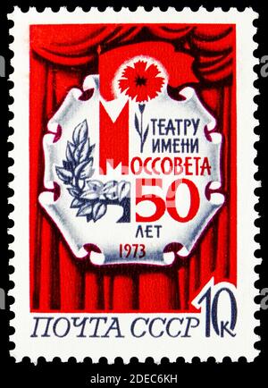 MOSCA, RUSSIA - 25 OTTOBRE 2020: Francobollo stampato in Unione Sovietica dedicato al 50 ° anniversario dei teatri di Mosca, serie, circa 1973 Foto Stock