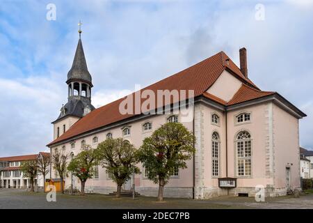 La Chiesa di San Nicolai è un importante punto di riferimento nel centro storico di Gifhorn, bassa Sassonia, Germania. Foto Stock