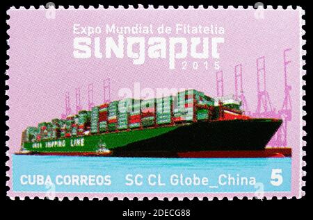 MOSCA, RUSSIA - 17 OTTOBRE 2020: Francobollo stampato a Cuba dedicato al World Stamp Exhibition SINGAPORE '15, serie, SC CL Globe, Cina, 1 dollaro MN - C. Foto Stock