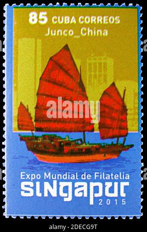 MOSCA, RUSSIA - 17 OTTOBRE 2020: Francobollo stampato a Cuba dedicato al World Stamp Exhibition SINGAPORE '15, serie, Junco, Cina, 1 dollaro MN - cubano p Foto Stock