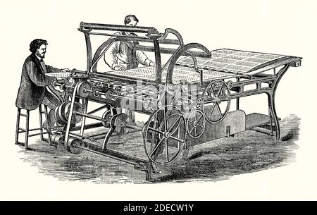 Una vecchia incisione che mostra gli uomini che utilizzano una macchina piegatrice di carta c.1870. E 'da un libro di ingegneria meccanica vittoriana del 1880. Questo esempio è stato progettato per piegare fogli di carta di grandi dimensioni. Con il foglio di carta tenuto in posizione sul piano d'esame dai perni di registrazione, la ‘piegatrice’ (la ‘lama’ superiore) spinge verso il basso la carta tra due rulli per creare la piega. Viene quindi raccolto sotto la macchina. Una partnership con un fratello, Chambers, Brother & Co ha prodotto i suoi macchinari per la piegatura e l'incollaggio di libri e notizie in uno stabilimento a Philadelphia, Pennsylvania, USA. Foto Stock