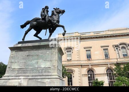 BALTIMORA, USA - 12 GIUGNO 2013: Lafayette Monument, una statua equestre in bronzo raffigurante Gilbert du Motier, marchese di Lafayette, dell'artista Andrew o'C. Foto Stock