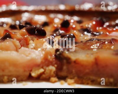 Primo piano su una torta di pere e cioccolato Foto Stock