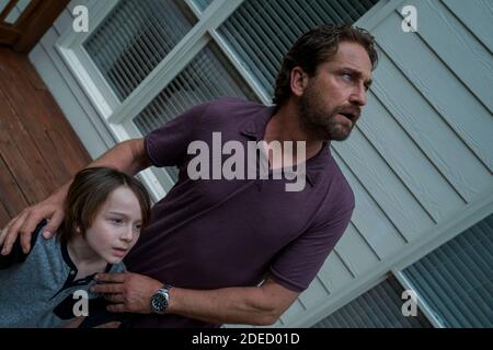 GERARD BUTLER e ROGER DALE FLOYD in GROENLANDIA (2020), regia di RIC ROMAN WAUGH. CREDIT: STX FILMS/ANTON/THUNDER ROAD PICTURES/G-BASE/RIVERSTONE PICT / ALBUM Foto Stock