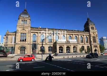 WUPPERTAL, GERMANIA - 19 SETTEMBRE 2020: Stadthalle nel distretto centrale di Elberfeld in Wuppertal, Germania. Historical Stadthalle è un concerto, esibiiti Foto Stock