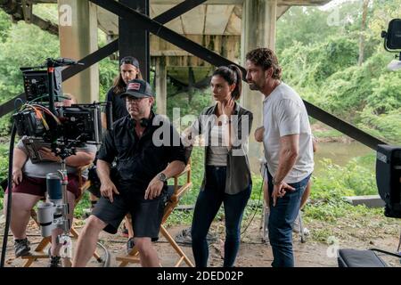 GERARD BUTLER e MORENA BACCARIN IN GROENLANDIA (2020), regia di RIC ROMAN WAUGH. CREDIT: STX FILMS/ANTON/THUNDER ROAD PICTURES/G-BASE/RIVERSTONE PICT / ALBUM Foto Stock