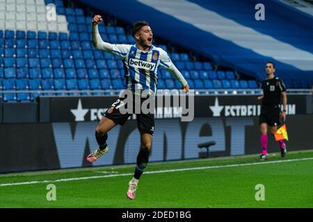 Cornella, Spagna. 29 Nov 2020. L'Oscar Gil di Espanyol celebra l'obiettivo durante una partita di calcio spagnola di seconda divisione tra RCD Espanyol e Real Zaragoza a Cornella, Spagna, 29 novembre 2020. Credit: Joan Gosa/Xinhua/Alamy Live News Foto Stock