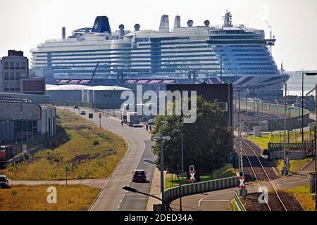 Nave da crociera presso il terminal delle navi da crociera del Columbus Cruise Centre a Columbus Quay, Germania, Brema, Bremerhaven Foto Stock