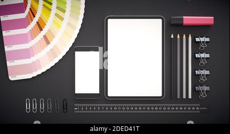 Sviluppo dinamico della progettazione Web. Tavolo da lavoro con tablet, smartphone e altri elementi di design. Versione nera. Foto Stock
