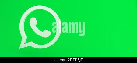 minsk, bielorussia - 23.10.2020. logo whatsapp stampato in verde. Foto Stock