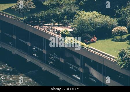 1970 Foto - (1973) - UN bel parco ben tenuto presso l'esclusivo Sutton Place di Manhattan Foto Stock