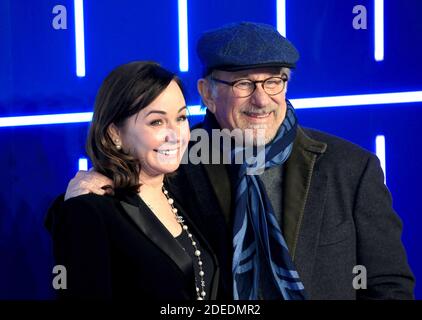 Kristie Macosko Krieger e Steven Spielberg sono presenti alla prima europea di "Ready Player One" presso Vue West End il 19 marzo 2018 a Londra, Inghilterra. Foto Stock