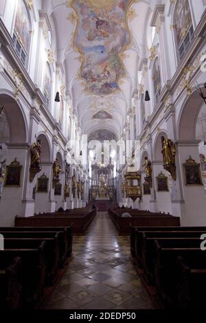 Vista interna della chiesa parrocchiale di San Pietro, chiesa gotica del 13 ° secolo, Monaco, Baviera, Germania, Foto Stock