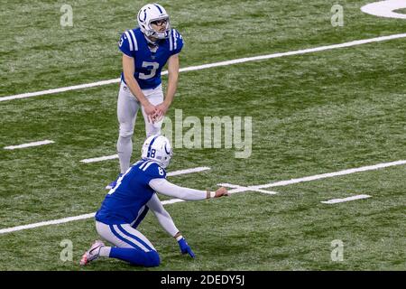 29 novembre 2020, Indianapolis, Indiana, USA: Indianapolis Colts kicker Rodrigo Blankenship (3) allinea un tentativo di punto supplementare nel gioco tra i Tennessee Titans e gli Indianapolis Colts al Lucas Oil Stadium, Indianapolis, Indiana. (Immagine di credito: © Scott Stuart/ZUMA Wire) Foto Stock