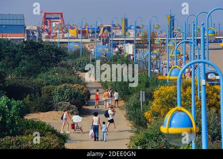 Skegness Promenade and Pier, Lincolnshire, Inghilterra, Regno Unito Foto Stock