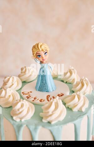 Congelati Elsa torta di compleanno Decorazione Torta a International - La  Sugarcraft, torta decorazione e cottura mostra a Londra Foto stock - Alamy