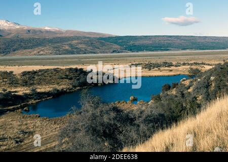 Vista del fiume Tasman che scorre attraverso l'ampia e piatta Valle Tasman nelle Alpi meridionali, Isola del Sud, Nuova Zelanda Foto Stock