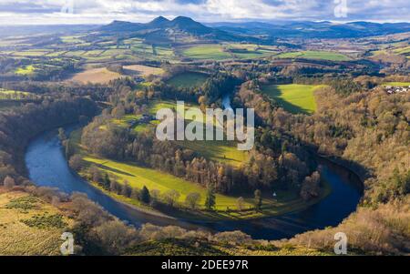 Vista aerea del fiume Tweed e delle colline di Eldon da ScottÕs vista nei confini scozzesi, Scozia, Regno Unito Foto Stock