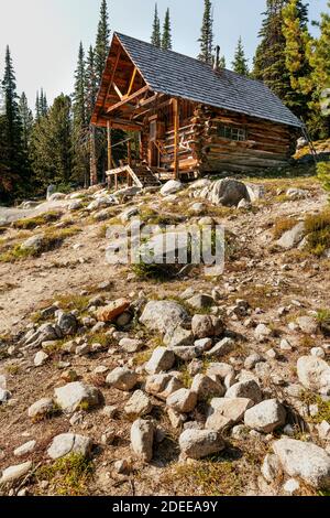 WA17684-00..... WASHINGTON - cabina dei minatori presso la miniera di tungsteno lungo il Boundary Trail n. 533 nel Pasayten Wilderness, Okanogan Wenatchee NF. Foto Stock