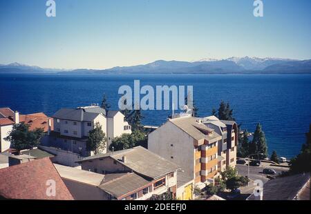 Patagonia Argentina. San Carlo de Bariloche e il lago Nahuel-Huapi (scansionato da Fujichrome Provia) Foto Stock