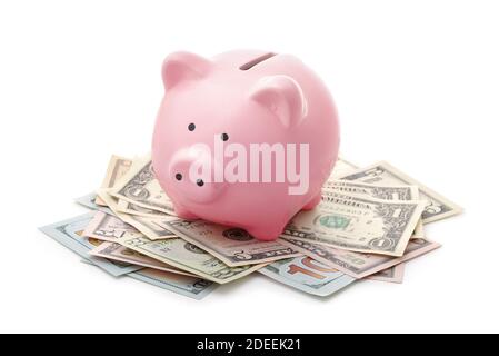Pink piggy bank e US dollari banconote isolato su bianco Foto Stock
