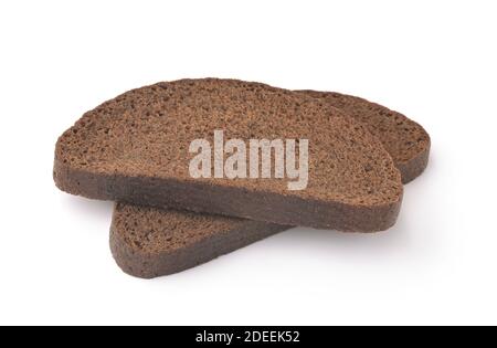 Due fette di pane di segale isolate su bianco Foto Stock